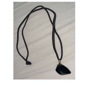 NWOT VINTAGE BLACK STONE WITH BLACK ROPE NECKLACE!